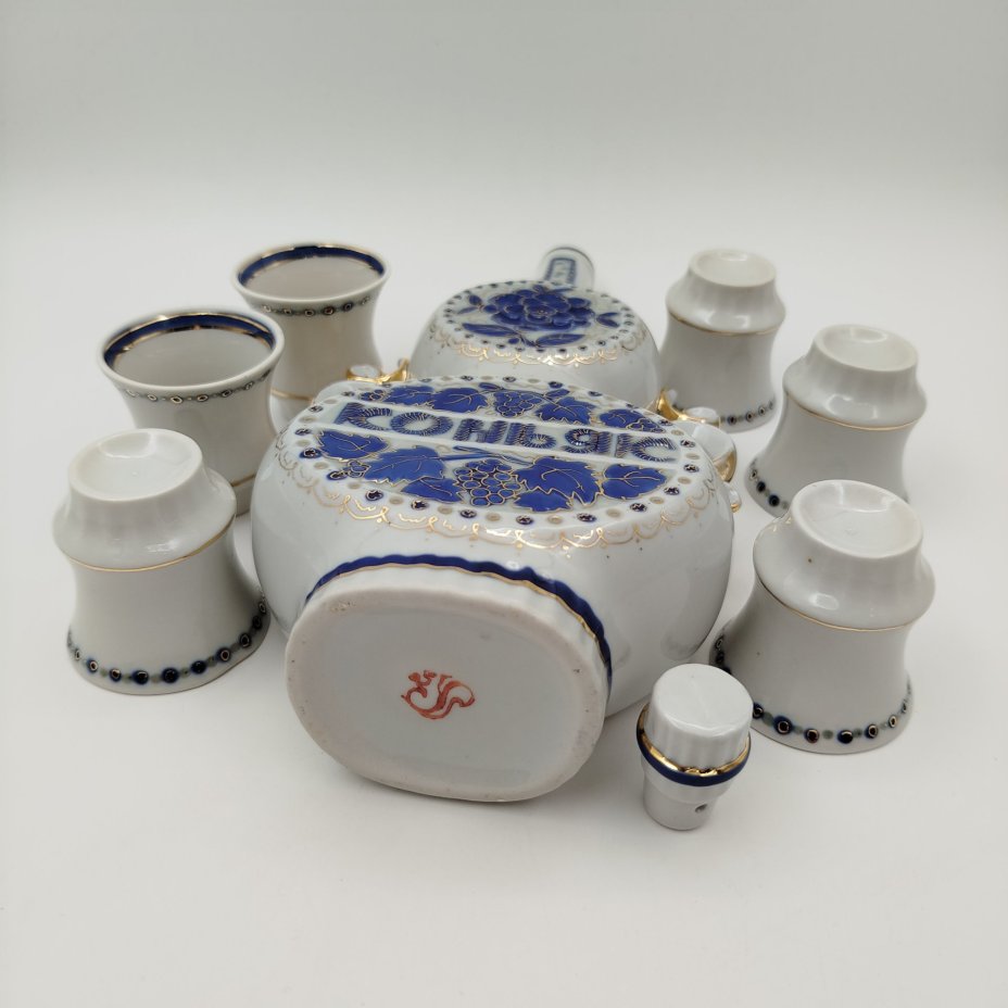 Набор "Коньяк" (штоф и 6 стопок), фарфор, роспись, СССР, 1970-1990 гг.
