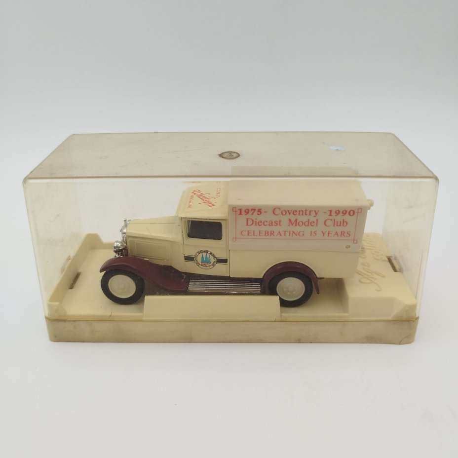 Модель автомобиля "Citroen C4F" в честь 15-летия Diecast Model Club, Solido