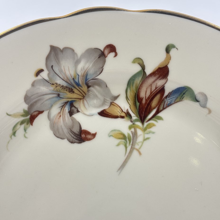 Блюдо круглое с цветочным декором, Kjøbenhavns Porcellains Maleri (KPM)