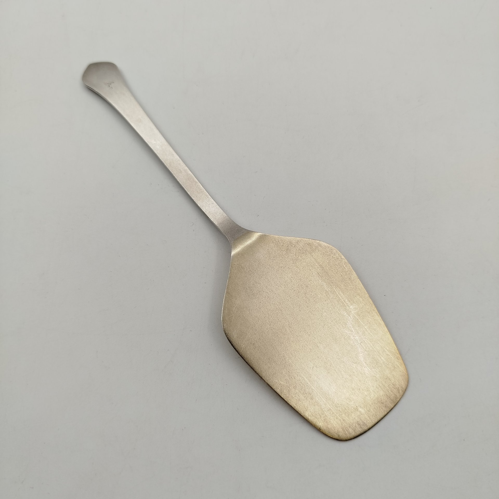 Лопатка сервировочная с геометрическим декором, мельхиор (медь-никель), Таллинский ювелирный завод, СССР, 1960-1990 гг.