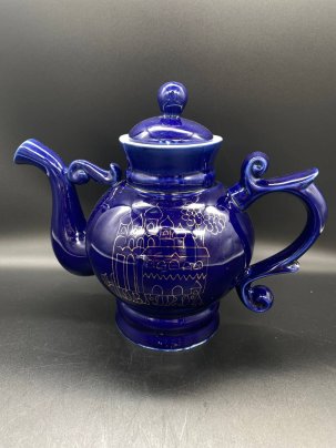 Чайник фигурный из сервиза "Новгородский" ("Декоративный", "Новгород"), автор В. В. Смоляр, Бронницкий завод фарфоровых изделий «Возрождение»