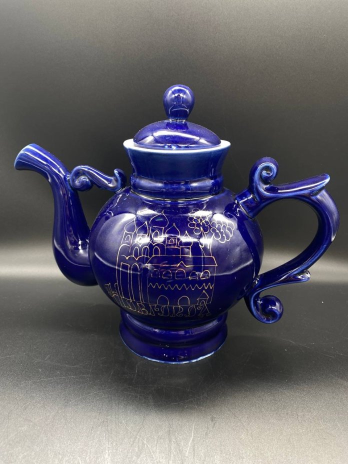 Чайник фигурный из сервиза "Новгородский" ("Декоративный", "Новгород"), автор В. В. Смоляр, Бронницкий завод фарфоровых изделий «Возрождение»