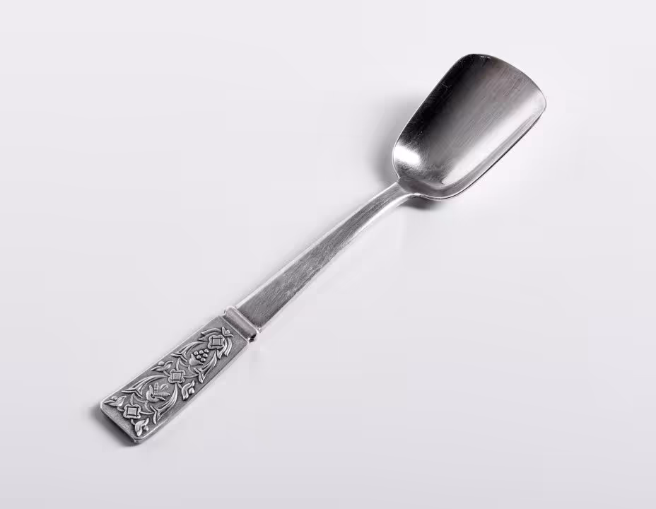 Совочек для сахара с растительным декором, мельхиор, золочение, Таллинский ювелирный завод, СССР, 1965 г., Таллинский ювелирный завод