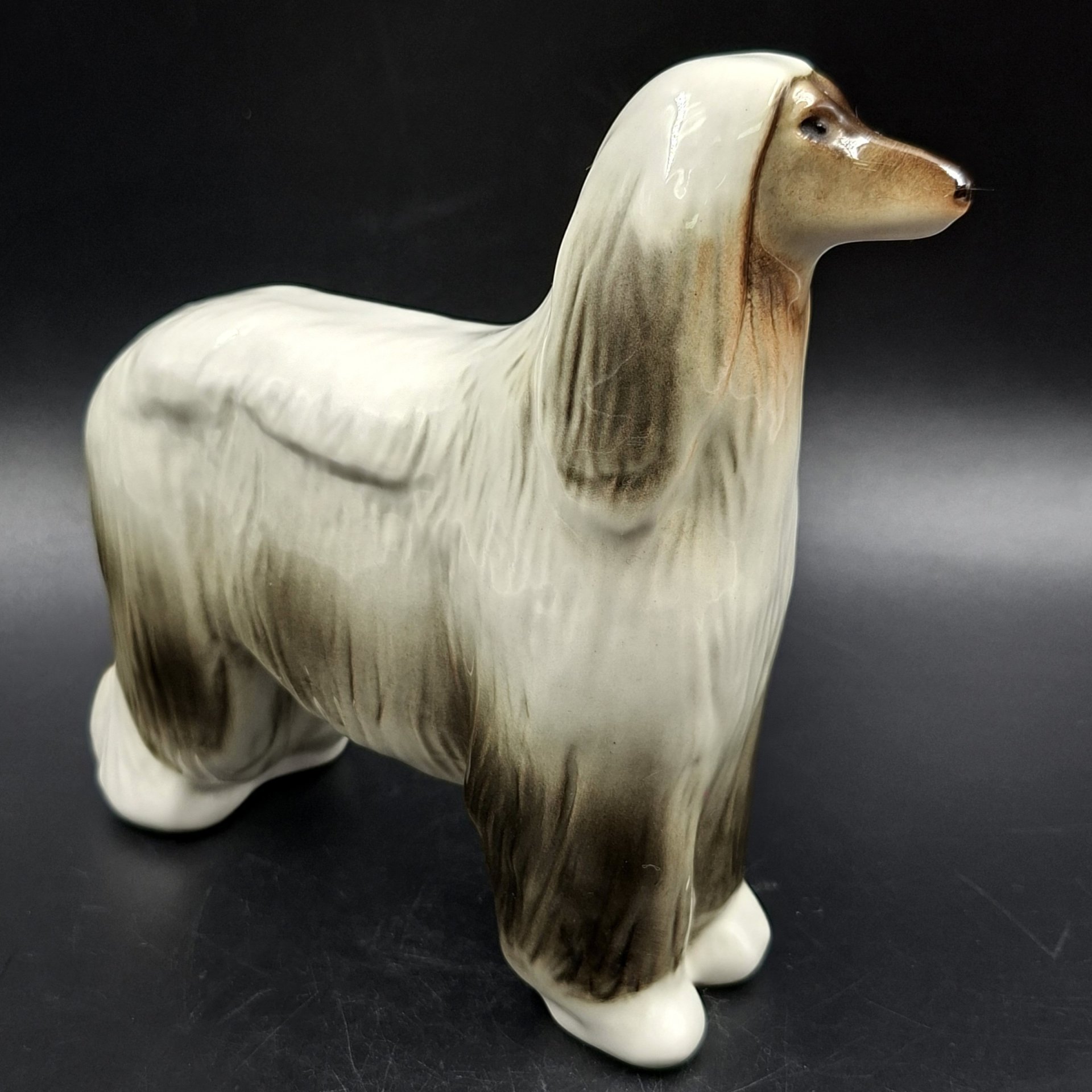 Статуэтка "Афганская борзая" (чёрно-белая), скульптор П.П. Веселов, фарфор, аэрография, Ленинградский фарфоровый завод (ЛФЗ), СССР, 1970-1992 гг.