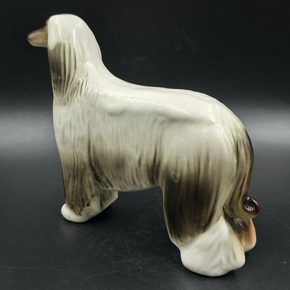 Статуэтка "Афганская борзая" (чёрно-белая), скульптор П.П. Веселов, фарфор, аэрография, Ленинградский фарфоровый завод (ЛФЗ), СССР, 1970-1992 гг.