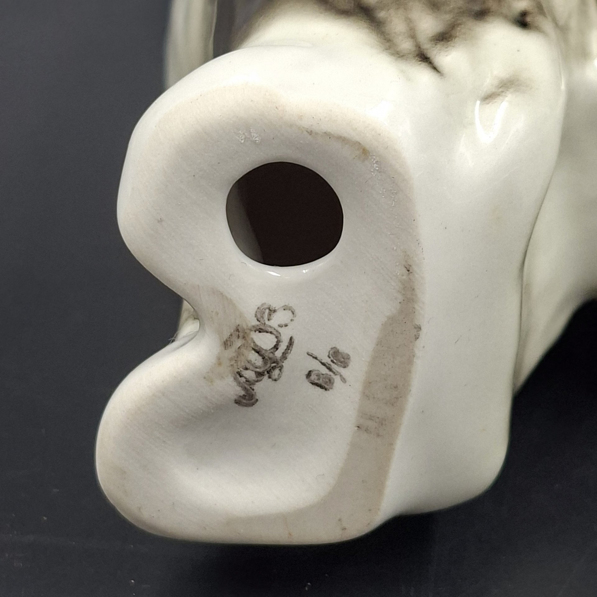 Статуэтка "Афганская борзая" (чёрно-белая), скульптор П.П. Веселов, фарфор, аэрография, Ленинградский фарфоровый завод (ЛФЗ), СССР, 1970-1992 гг.