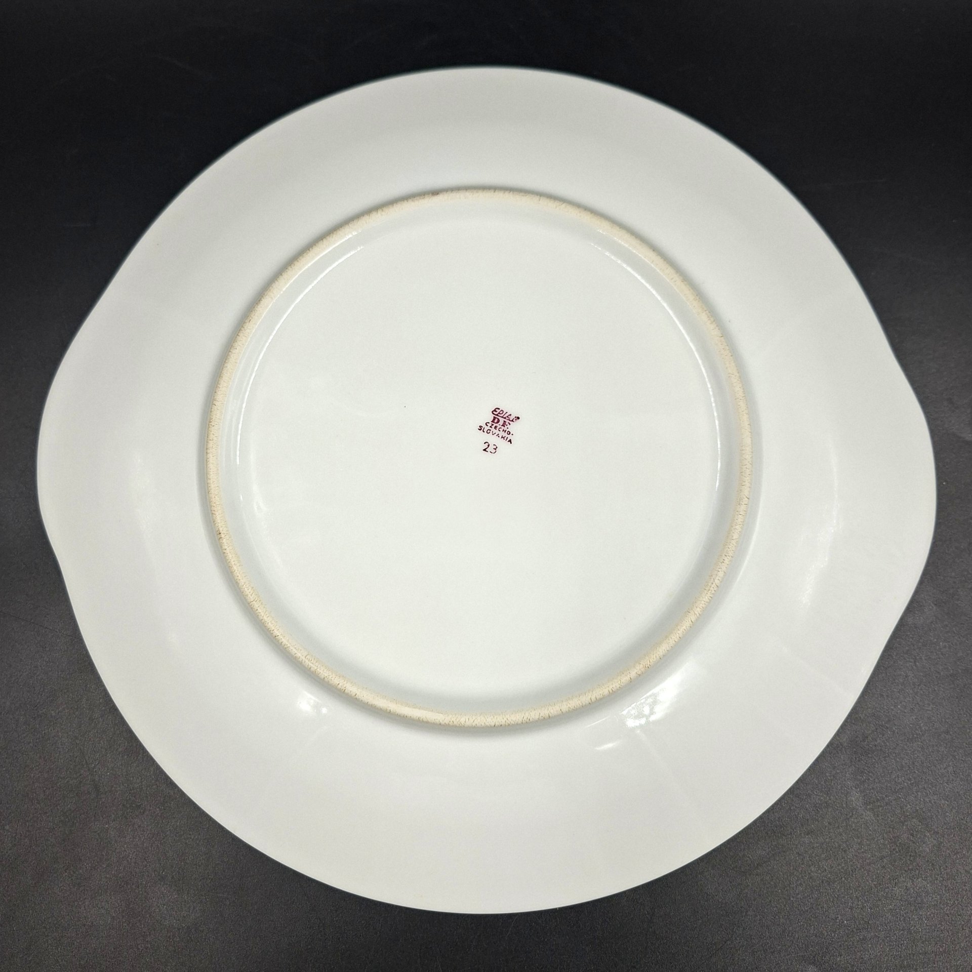 Блюдо круглое с ручками и цветочным декором в розово-зеленой гамме, фарфор, печать, Epiag Royal Czechoslovakia, Чехословакия, 1970-1990 гг.