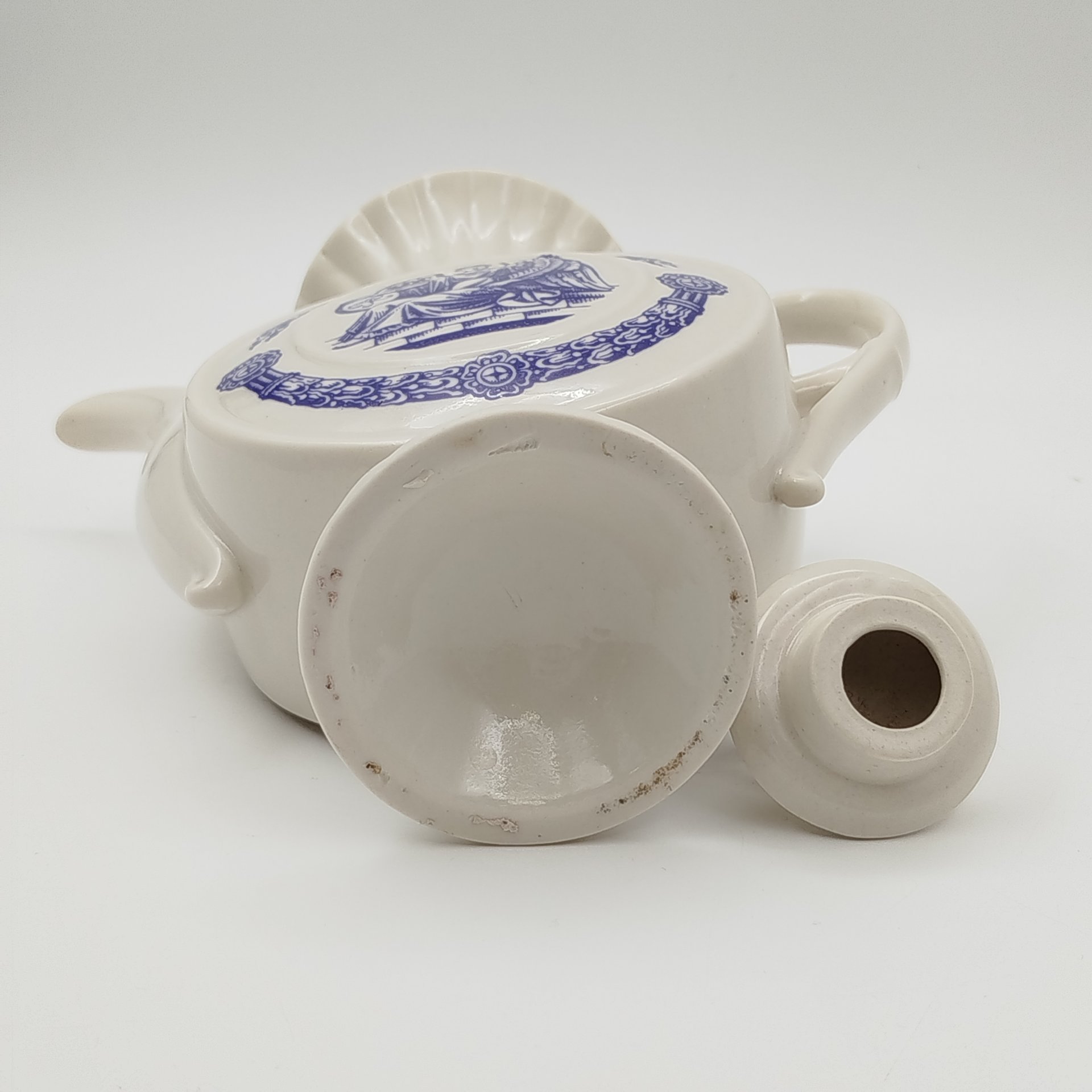 Чайник заварочный "Петербург", фарфор, деколь, золочение, Ленинградский опытный завод (ЛОЗ), СССР, 1980-1990 гг.