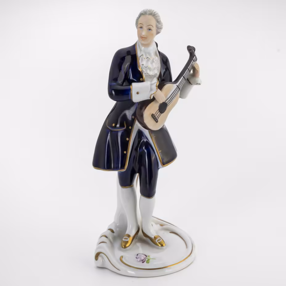 Статуэтка "Кавалер с гитарой", Royal Dux