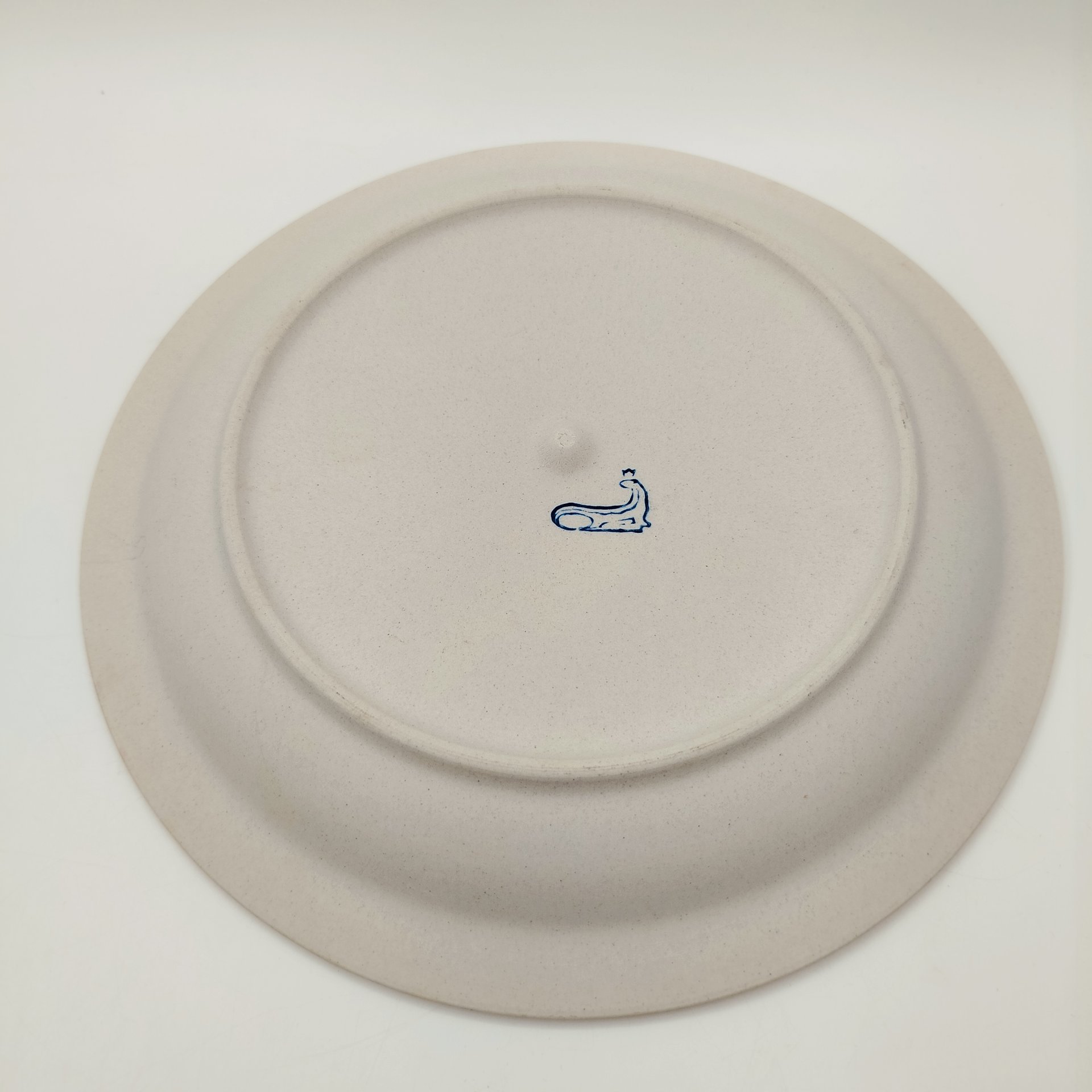 Тарелка декоративная "50 лет Уральскому вагоностроительному заводу имени Ф. Э. Дзержинского", фарфор, бисквит, рельеф, Богдановичский фарфоровый завод, СССР, 1986 г.