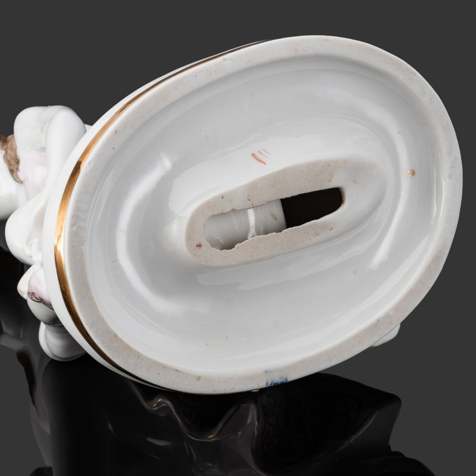 Статуэтка «Юная балерина» (актриса Т.Л. Пилецкая в детстве), скульптор А.Ф. Пахомов, автор росписи Е.Н. Лупанова, фарфор, роспись надглазурная, золочение, Ленинградский фарфоровый завод (ЛФЗ), СССР, 1950-1960 гг.