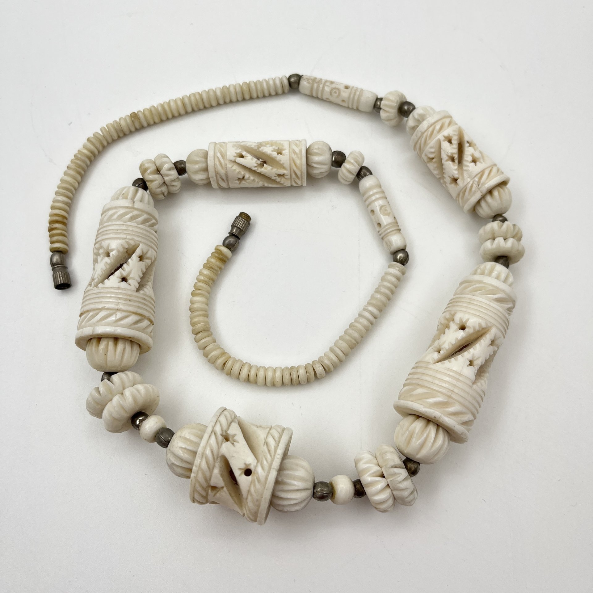 Бусы, кость, резьба, сплав металлов, Азия, 1970-1990 гг.