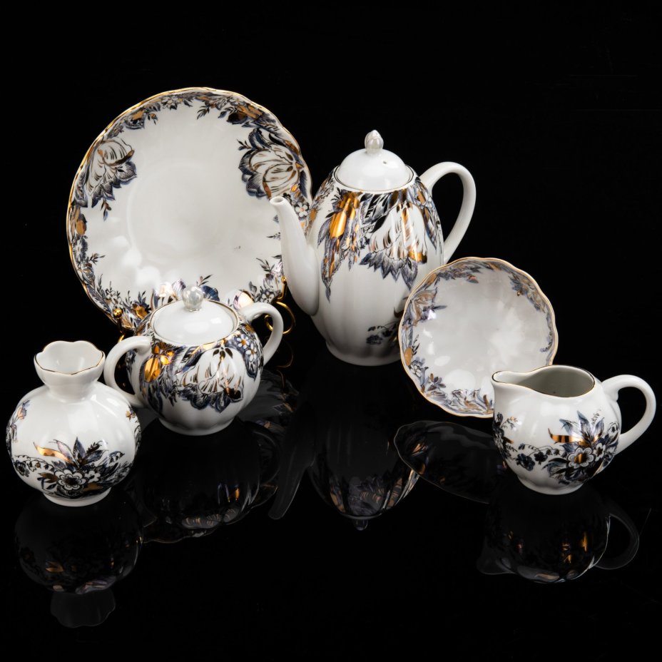 Сервиз кофейный "Отражение" на 6 персон (24 предмета), автор формы "Тюльпан" Яковлева С.Е., автор рисунка Косенкова К.Г., фарфор, деколь, подрисовка, золочение, Ленинградский фарфоровый завод (ЛФЗ), Россия, 1989-2001 гг.