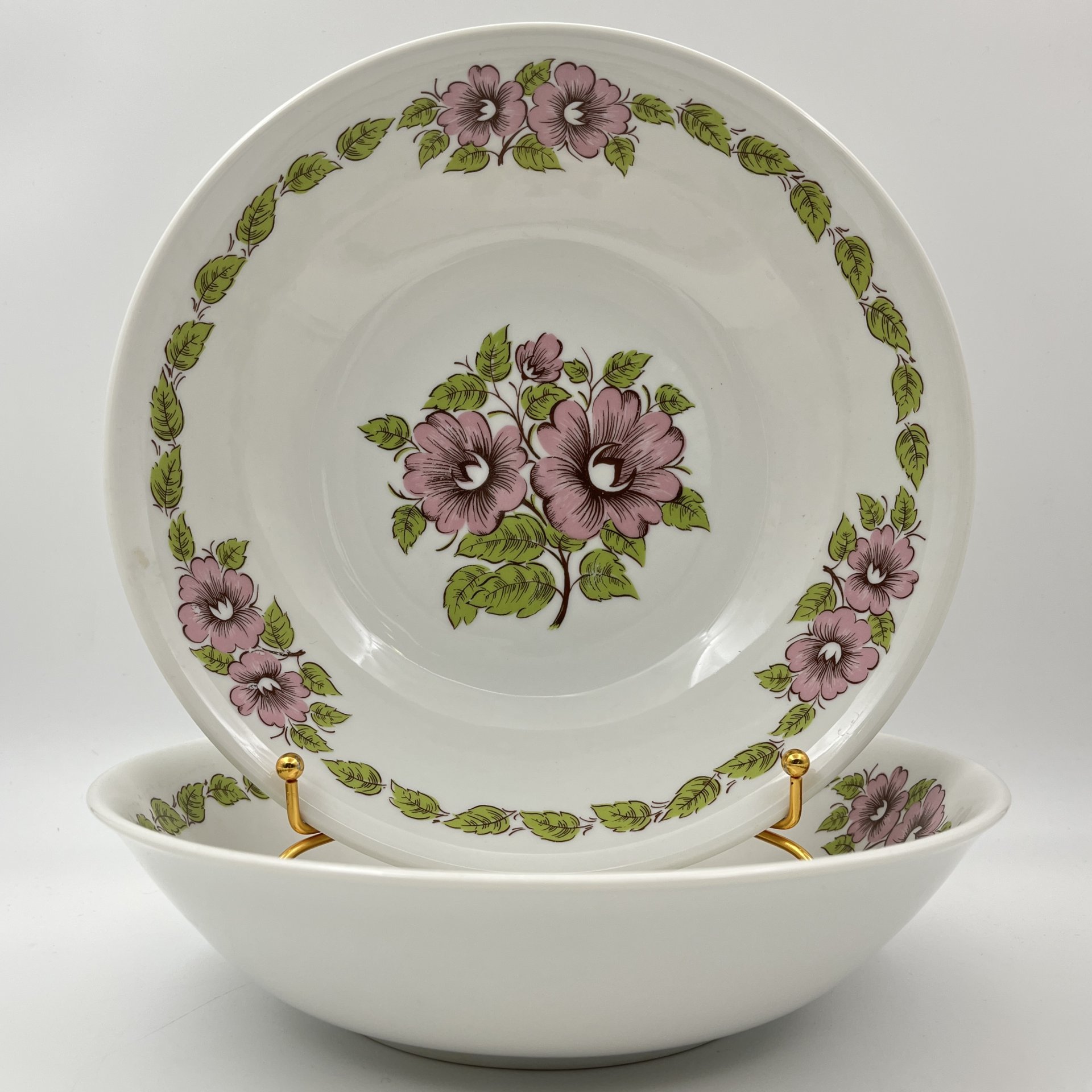 Пара салатников с цветочным декором в розово-зеленой гамме