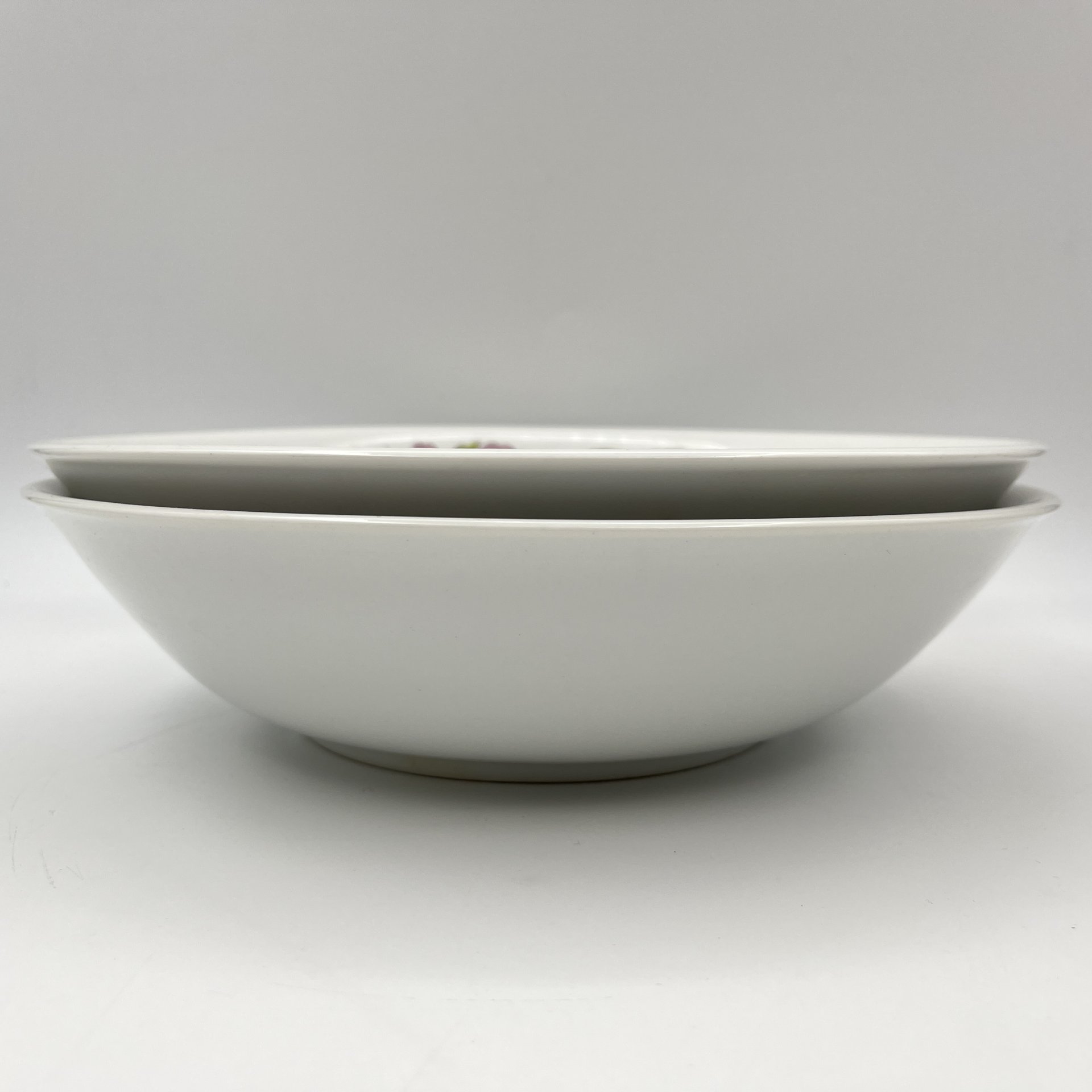 Пара салатников с цветочным декором в розово-зеленой гамме