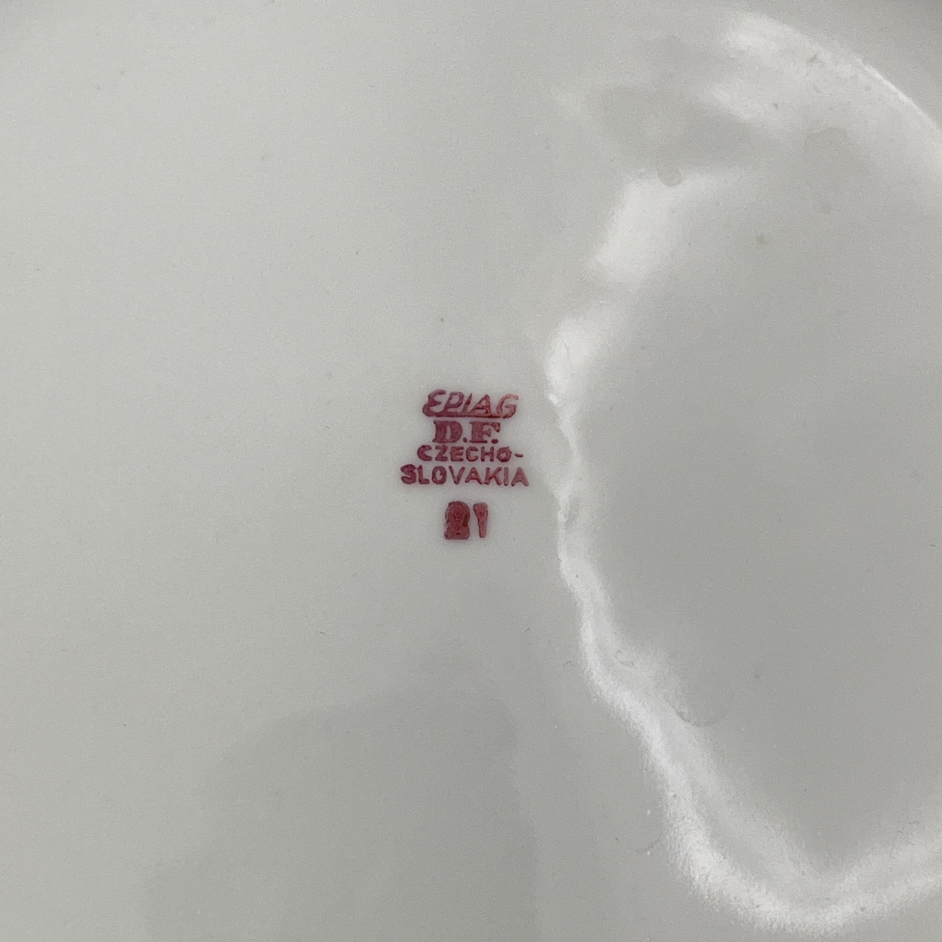 Пара салатников с цветочным декором в розово-зеленой гамме