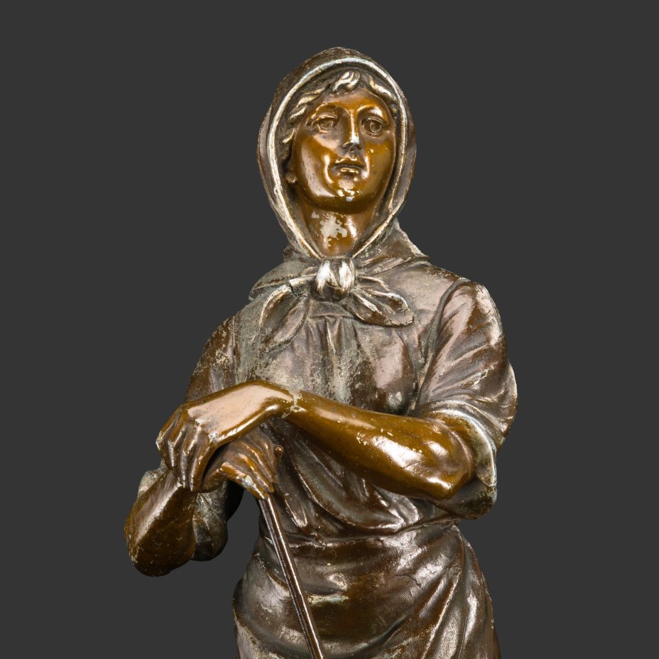 Скульптура "Крестьянка" ("Девушка с лопатой")
