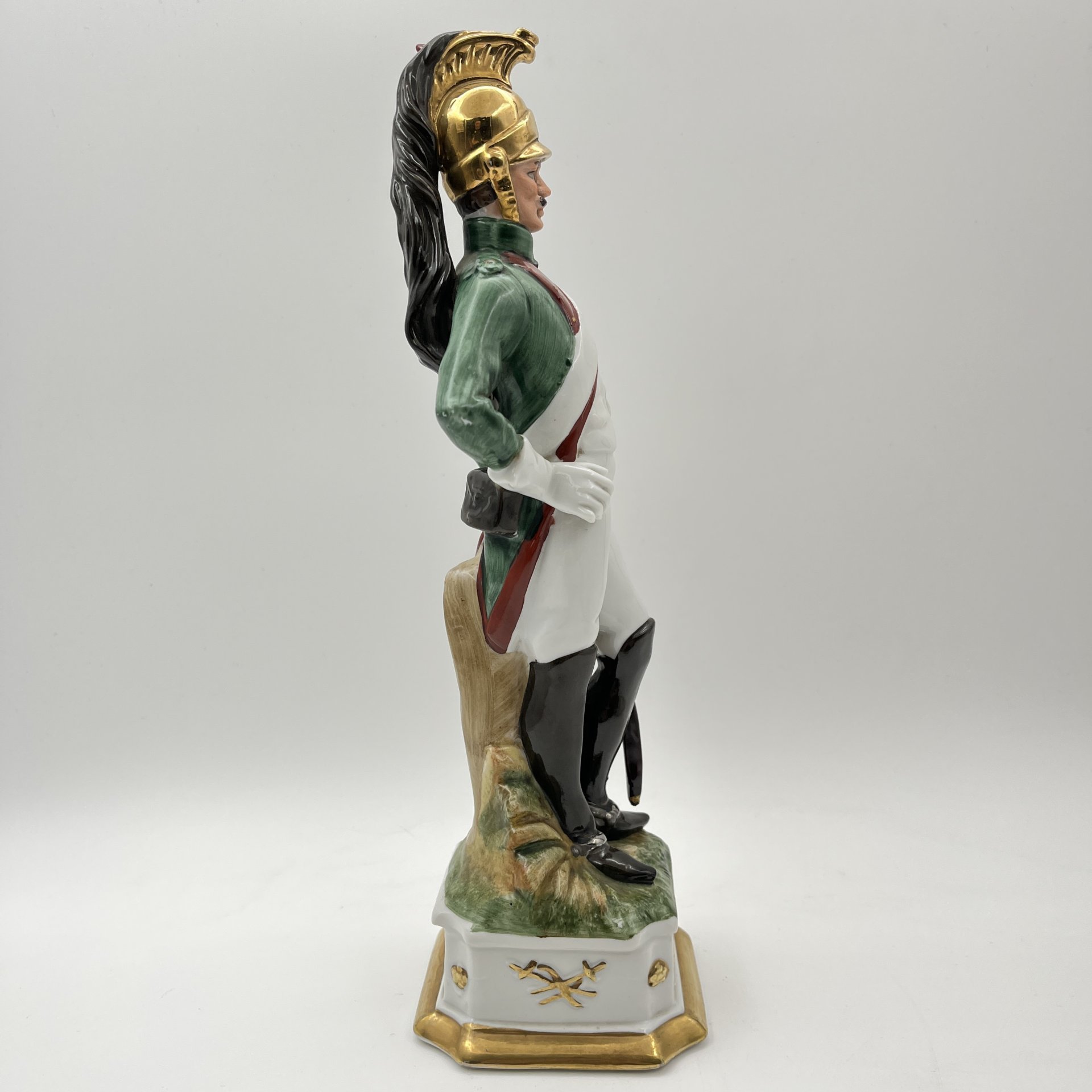 Статуэтка "Солдат-драгун" из серии "Армия Наполеона", мануфактура Muhr (г. Шарлеруа), фарфор, роспись, золочение, Бельгия, 1960-1980 гг.