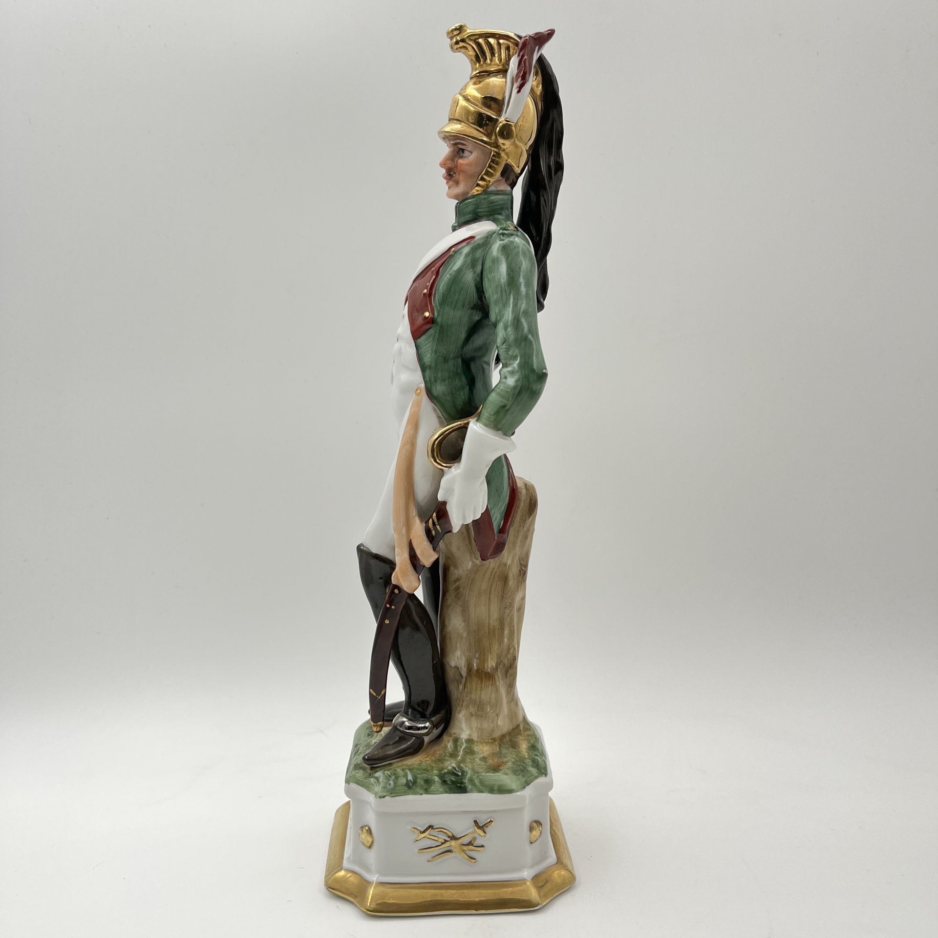 Статуэтка "Солдат-драгун" из серии "Армия Наполеона", мануфактура Muhr (г. Шарлеруа), фарфор, роспись, золочение, Бельгия, 1960-1980 гг.