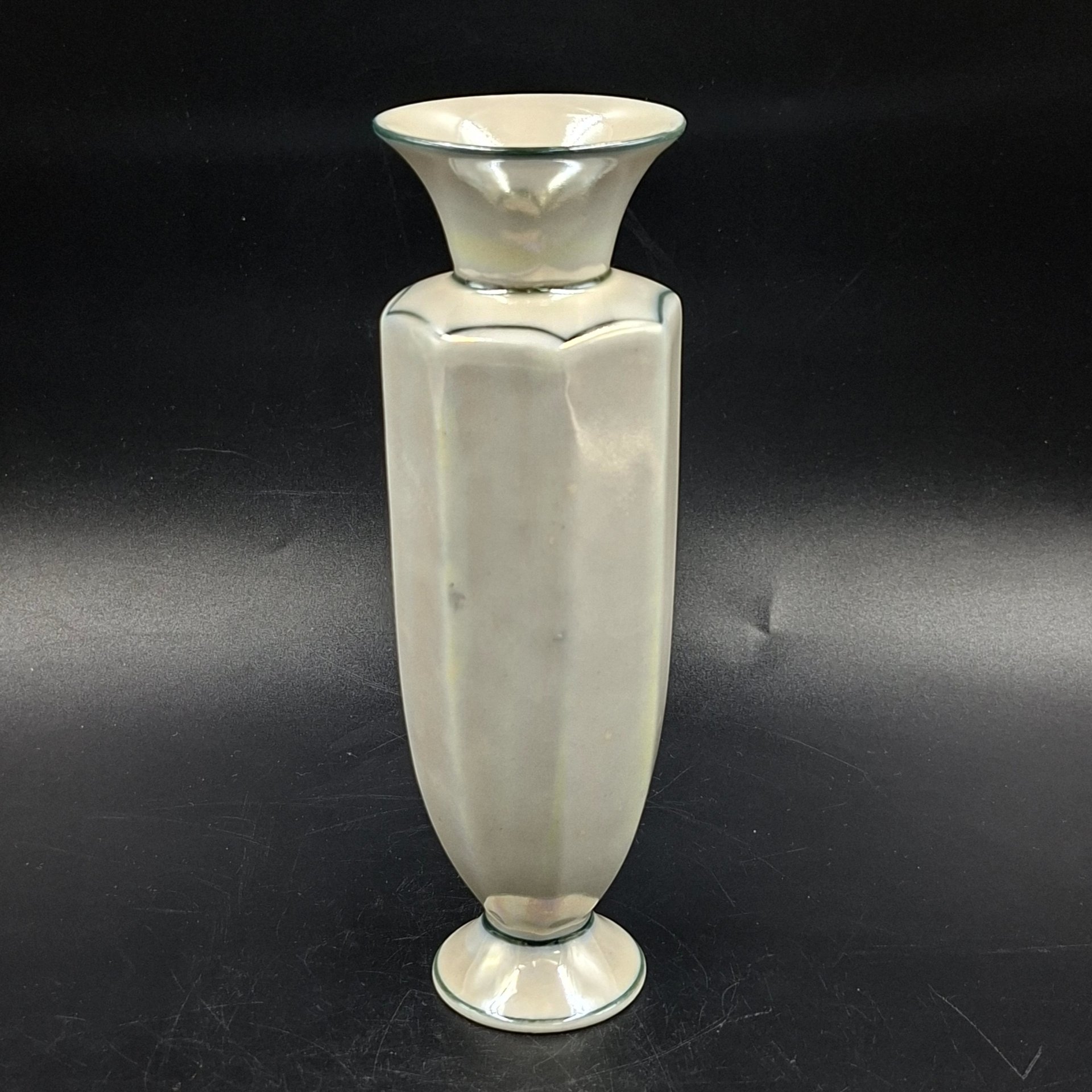 Вазочка с изображением розы на тулове, фарфор, роспись, люстр, Россия, 1980-2000 гг.