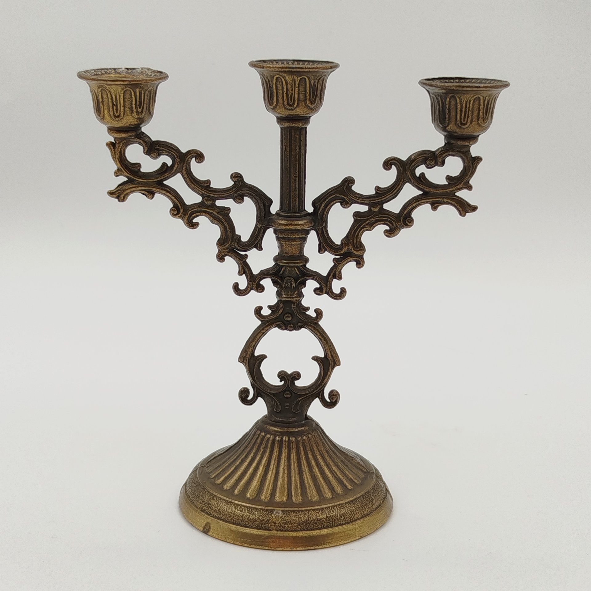 Канделябр миниатюрный на три свечи, металл, формовка, Азия, 1970-1990 гг.