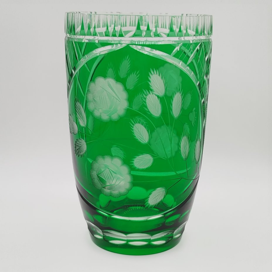 Ваза для цветов с цветочным декором