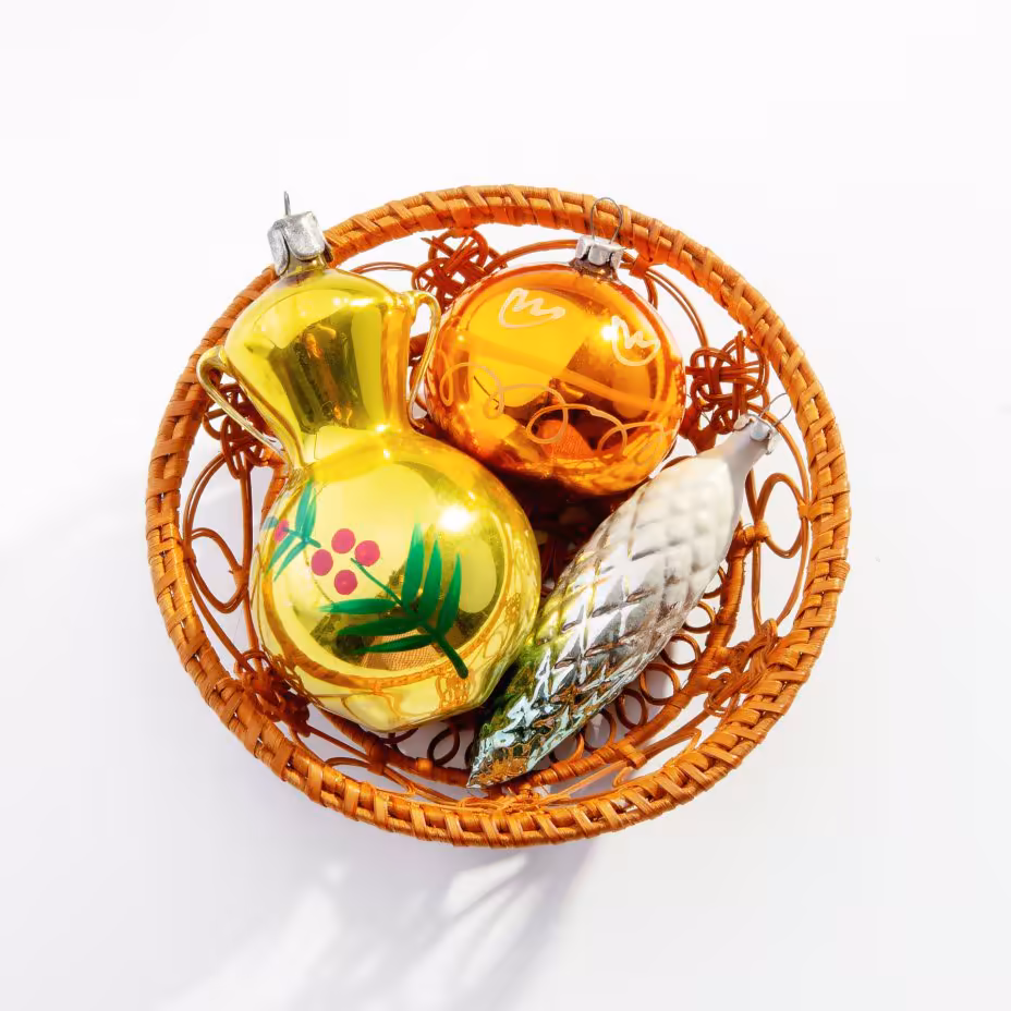Набор из 3 елочных игрушек в подарочной корзинке, стекло, СССР, 1950-1980 гг.