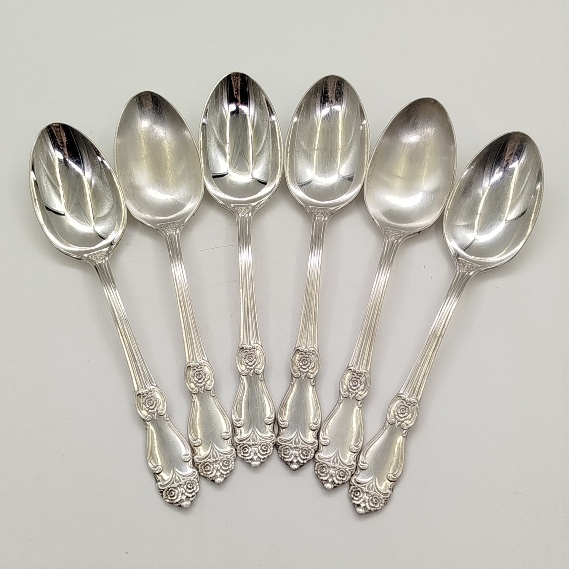 Набор из 6-ти столовых ложек с растительным декором