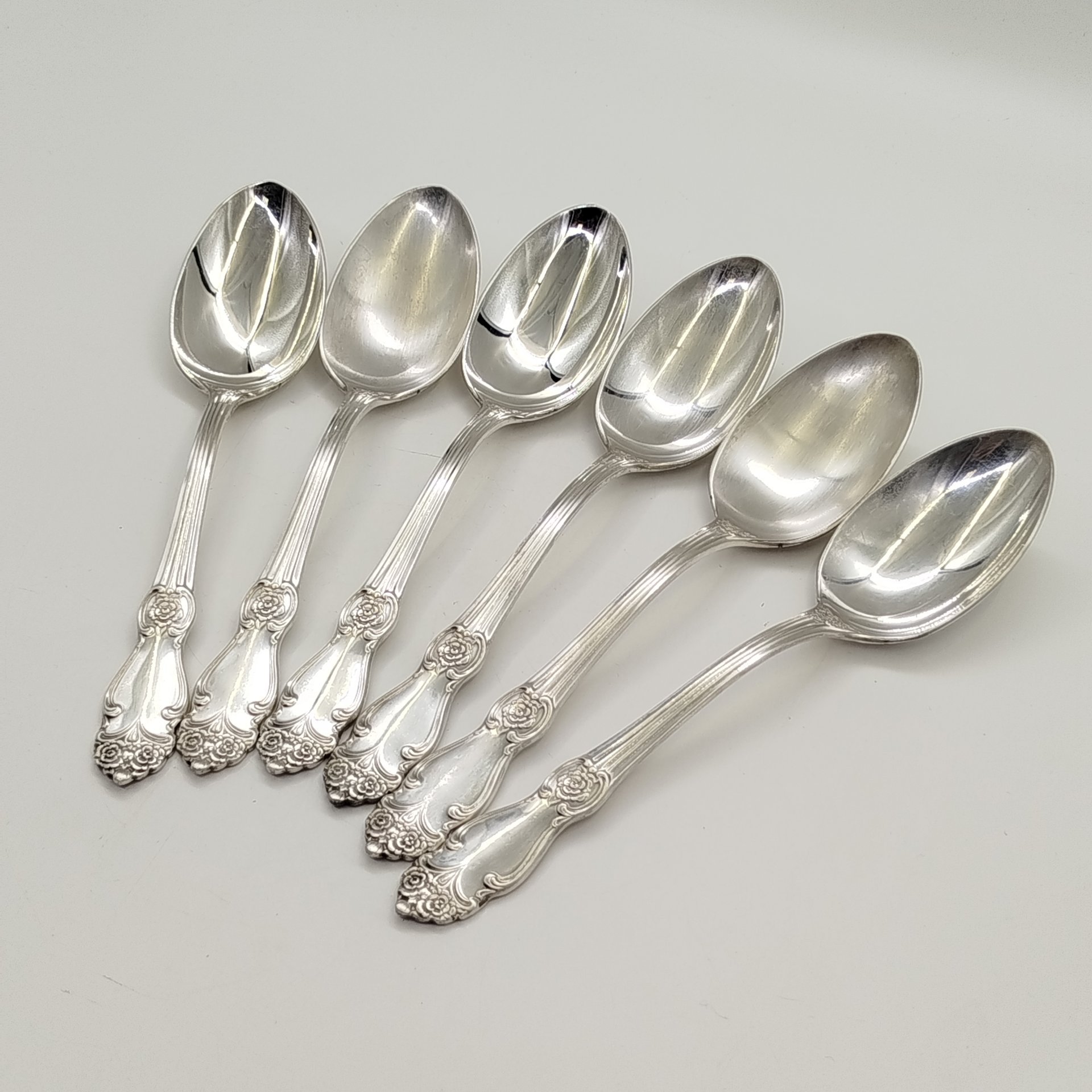 Набор из 6-ти столовых ложек с растительным декором