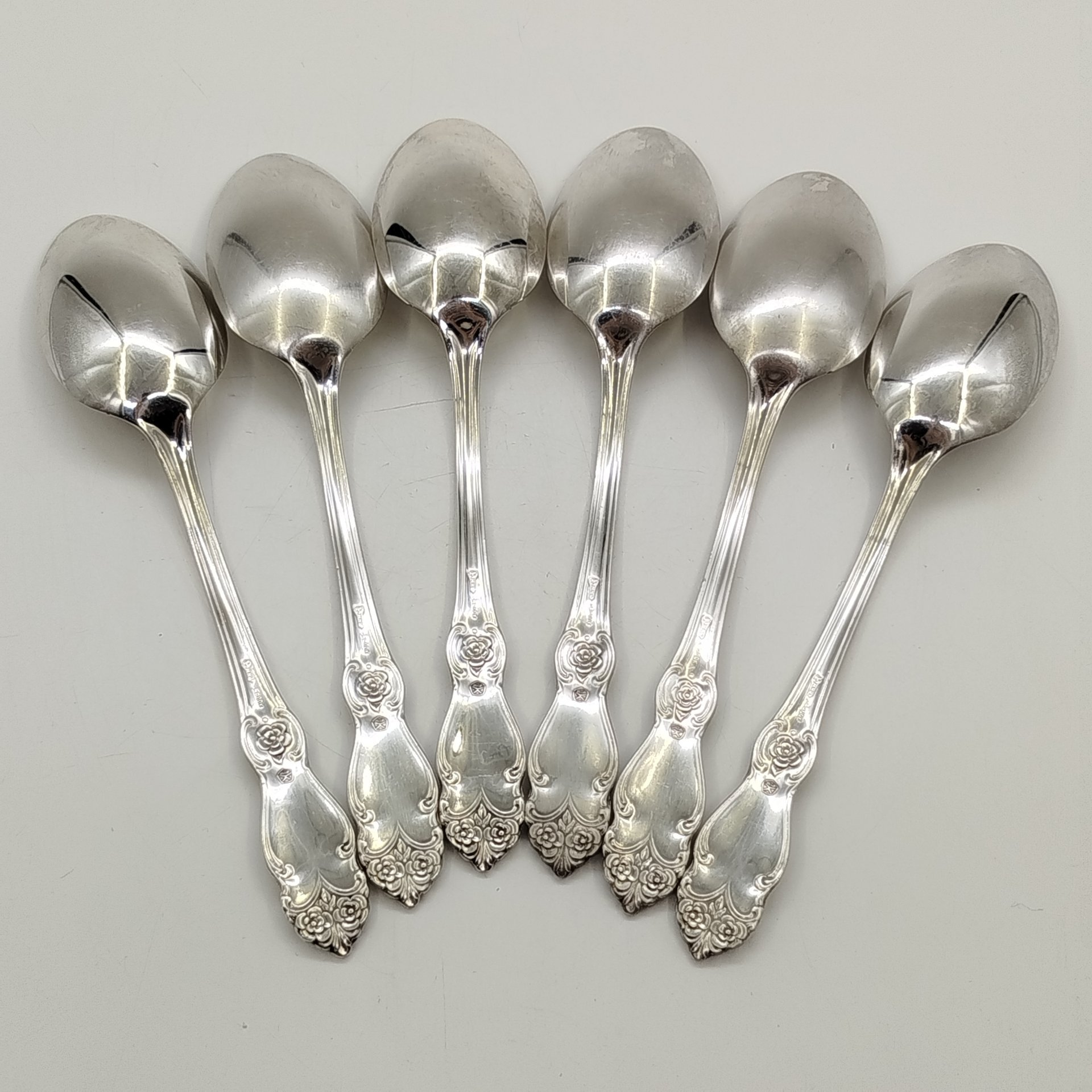 Набор из 6-ти столовых ложек с растительным декором