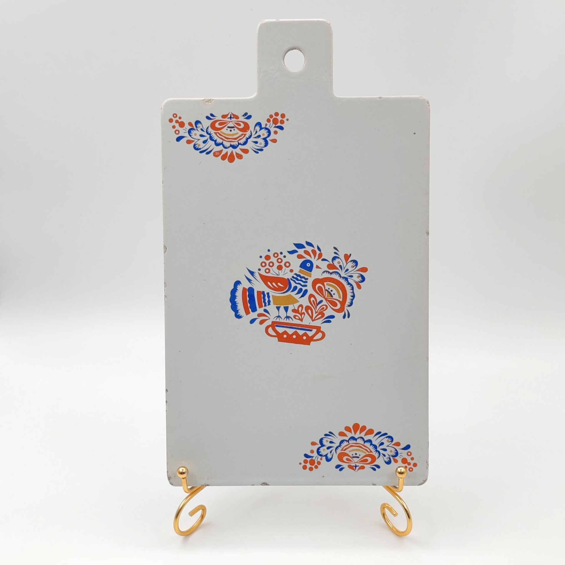 Доска разделочная, украшенная изображением петуха, фаянс, деколь, СССР, 1970-1990 гг.