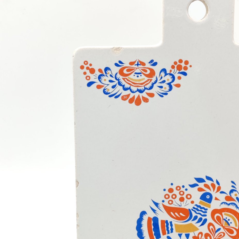 Доска разделочная, украшенная изображением петуха