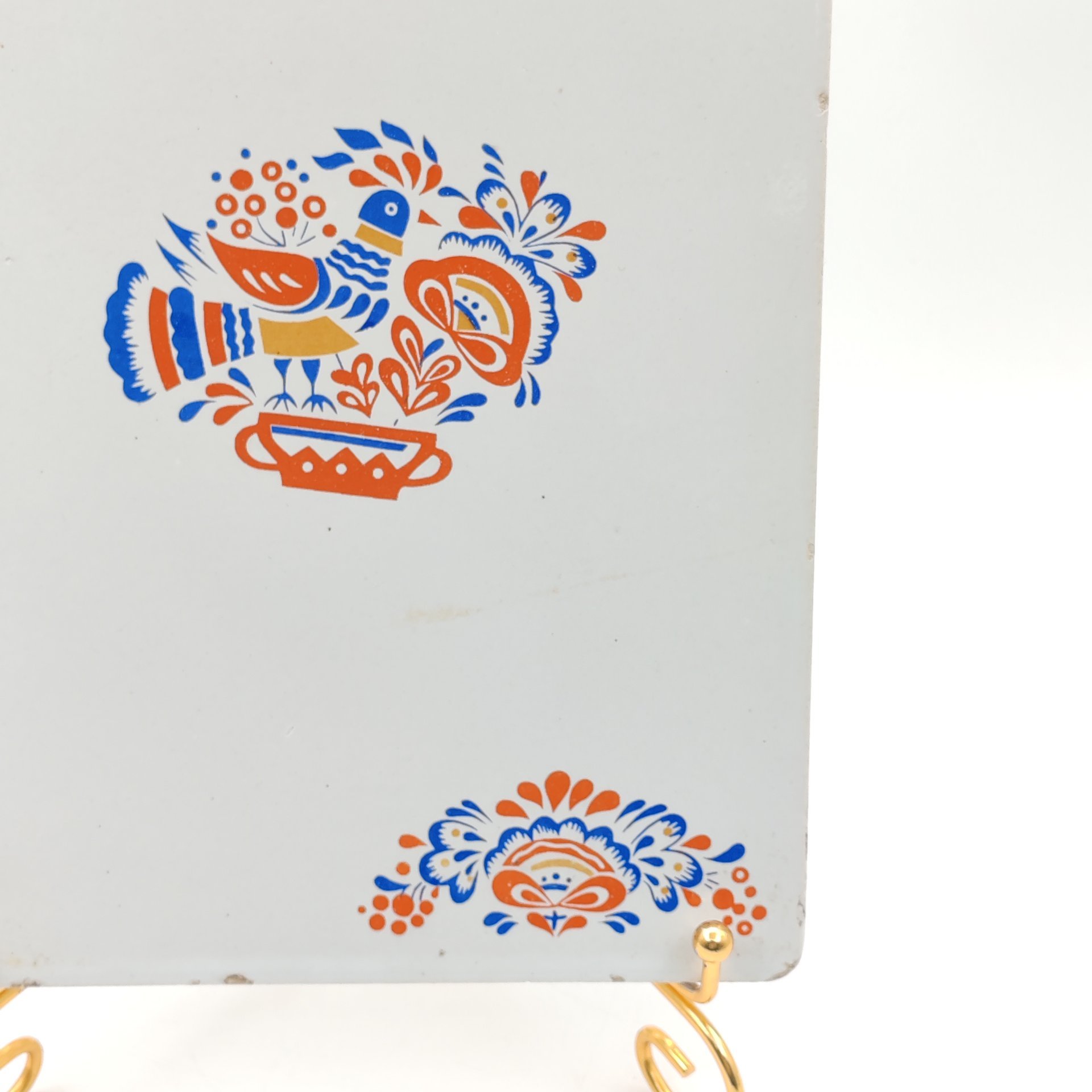 Доска разделочная, украшенная изображением петуха, фаянс, деколь, СССР, 1970-1990 гг.