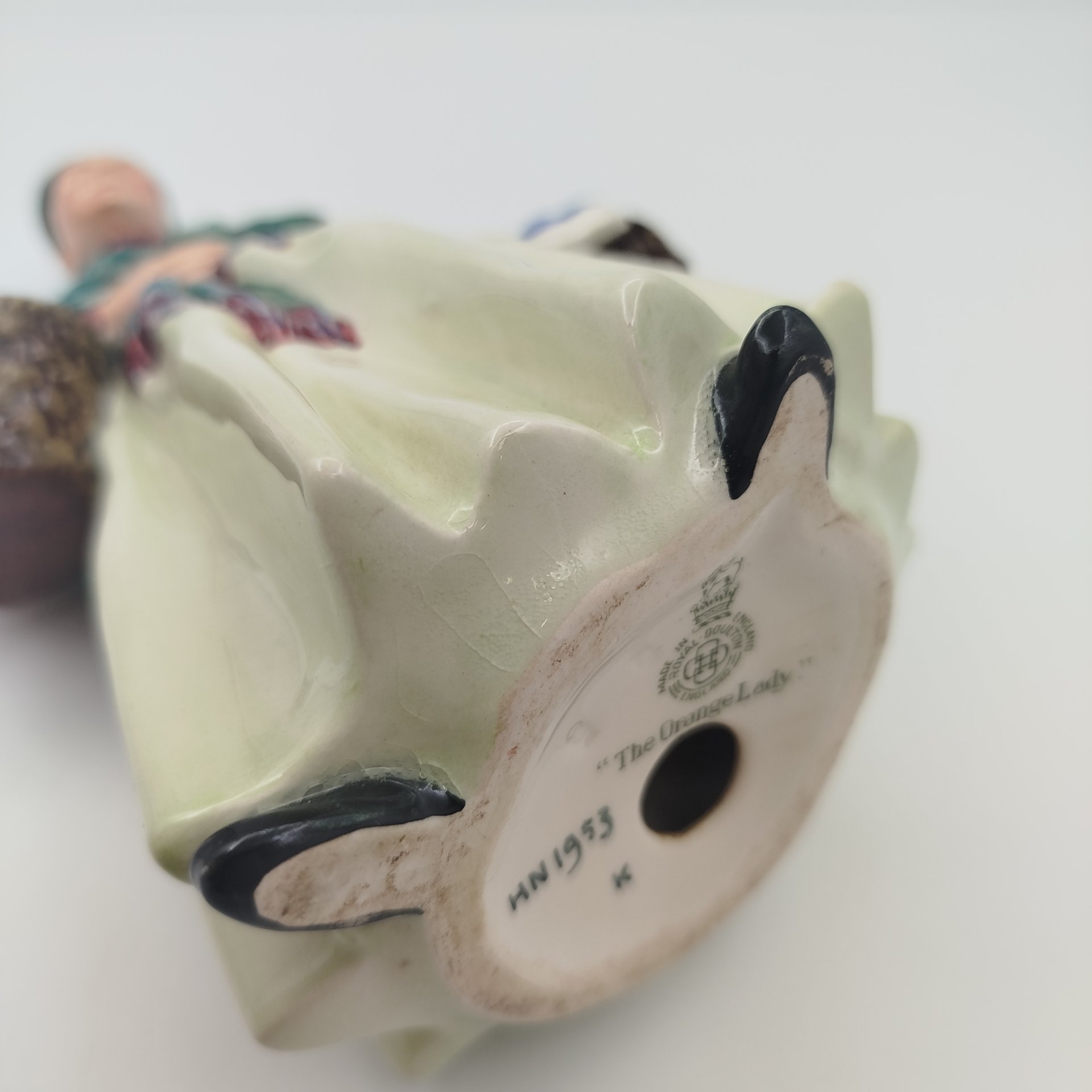 Статуэтка "Продавщица апельсинов" ("The Orange Lady"), фарфор, роспись, Royal Doulton, Великобритания, 1950-1970 гг.