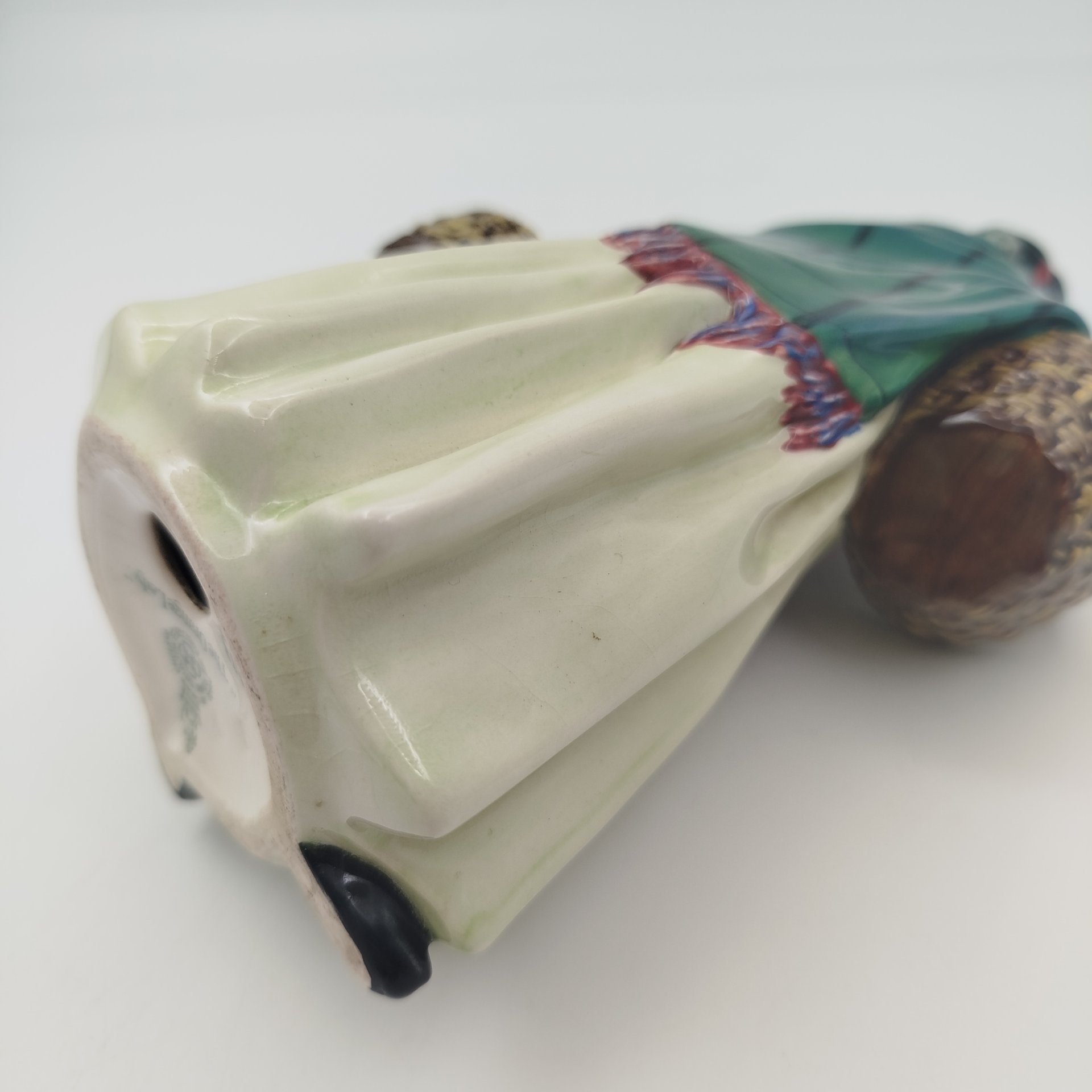 Статуэтка "Продавщица апельсинов" ("The Orange Lady"), фарфор, роспись, Royal Doulton, Великобритания, 1950-1970 гг.