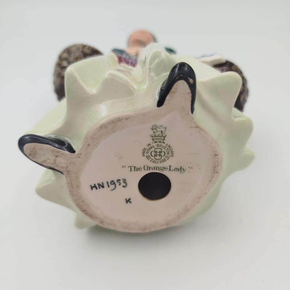Статуэтка "Продавщица апельсинов" ("The Orange Lady"), фарфор, роспись, Royal Doulton, Великобритания, 1950-1970 гг.