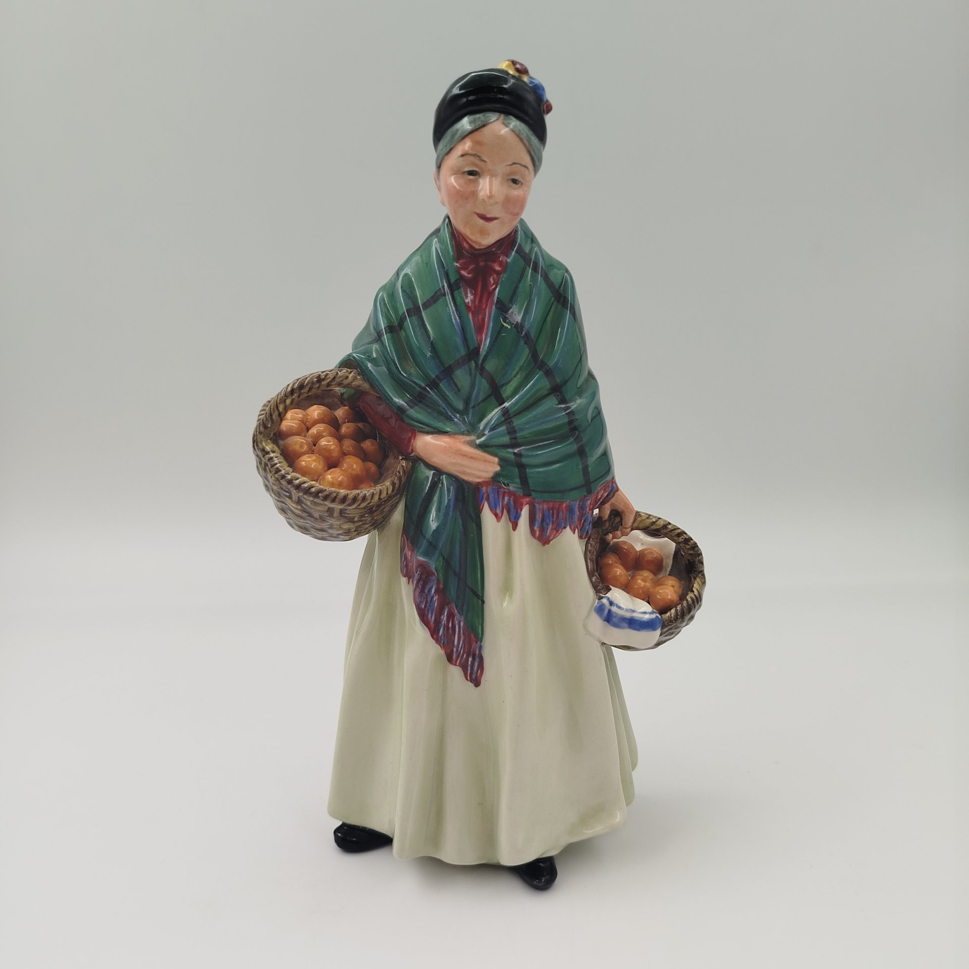 Статуэтка "Продавщица апельсинов" ("The Orange Lady"), фарфор, роспись, Royal Doulton, Великобритания, 1950-1970 гг., Royal Doulton
