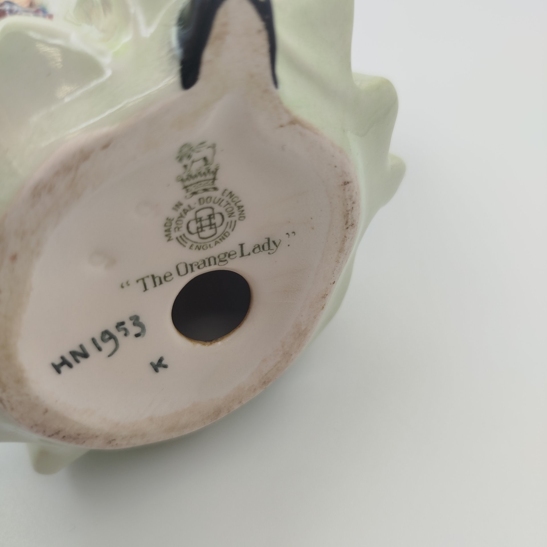 Статуэтка "Продавщица апельсинов" ("The Orange Lady"), фарфор, роспись, Royal Doulton, Великобритания, 1950-1970 гг., Royal Doulton