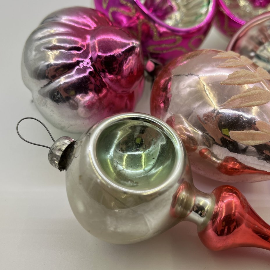 Набор ёлочных игрушек различных форм и расцветок (8 шт.)