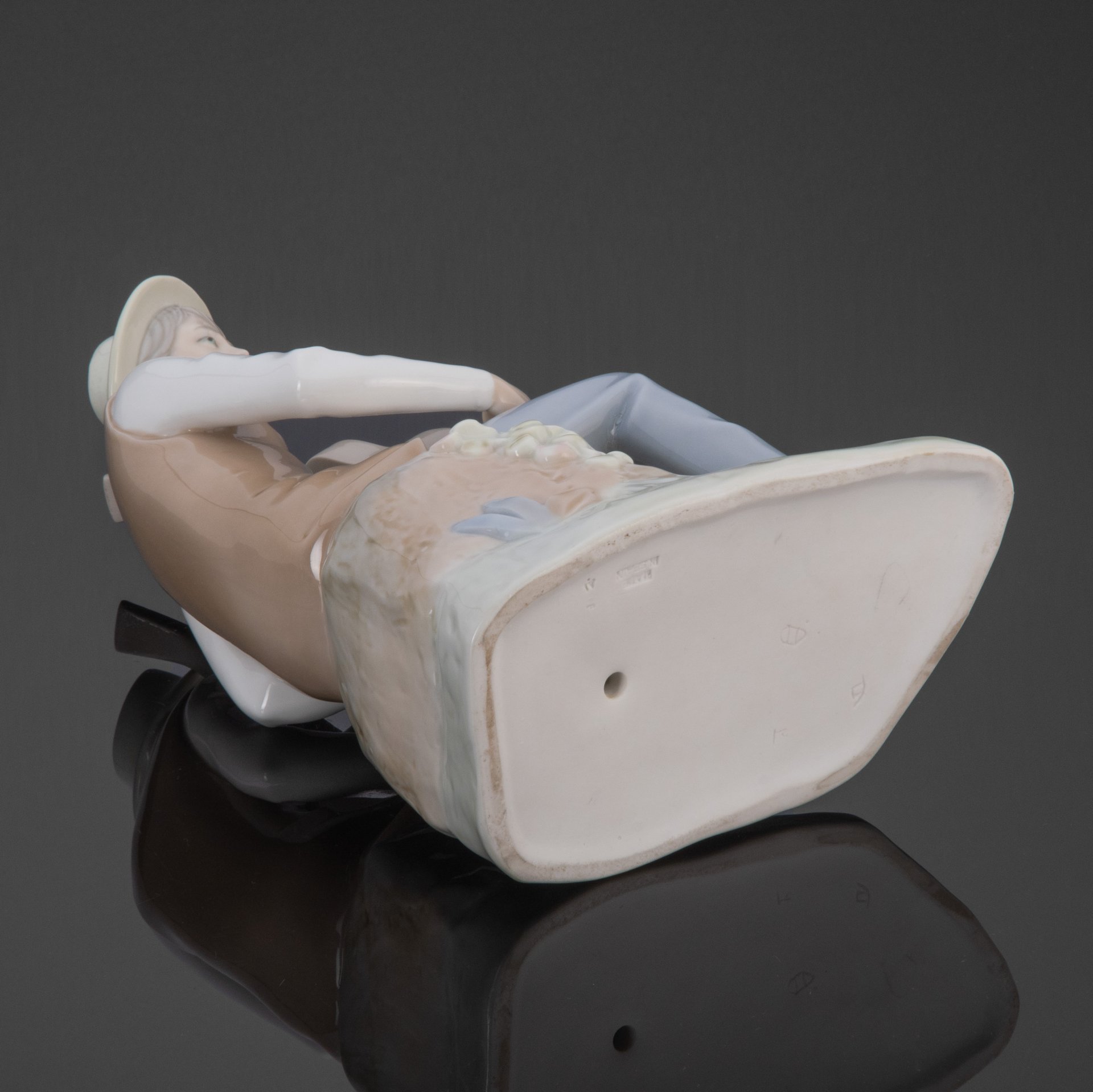 Большая интерьерная фарфоровая фигурка "Музыкант с гитарой", NAO Porcelain