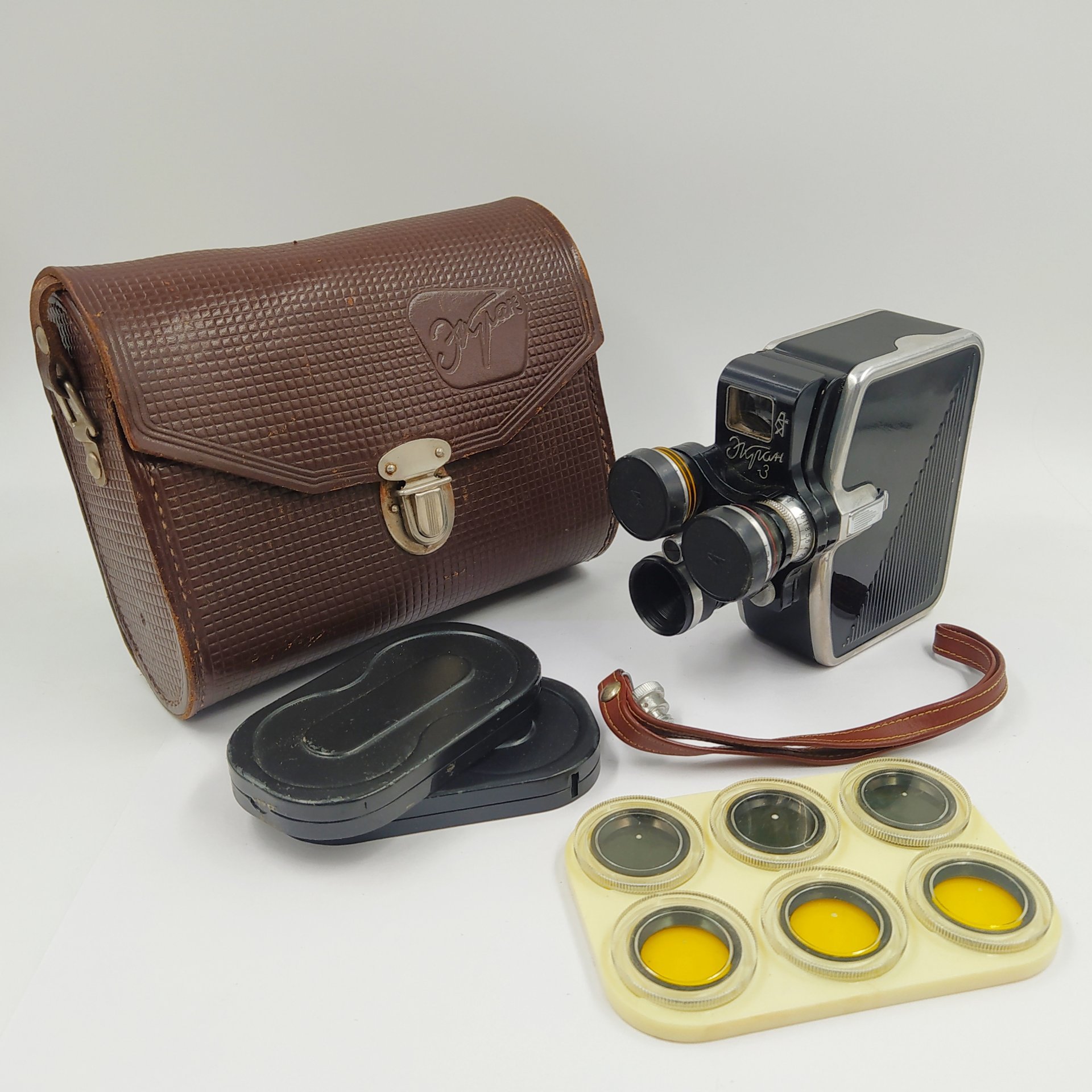 Кинокамера любительская "Экран-4" в кофре, металл, пластик, стекло, кожа, Казанский оптико-механический завод (КОМЗ), СССР, 1965-1969 гг.