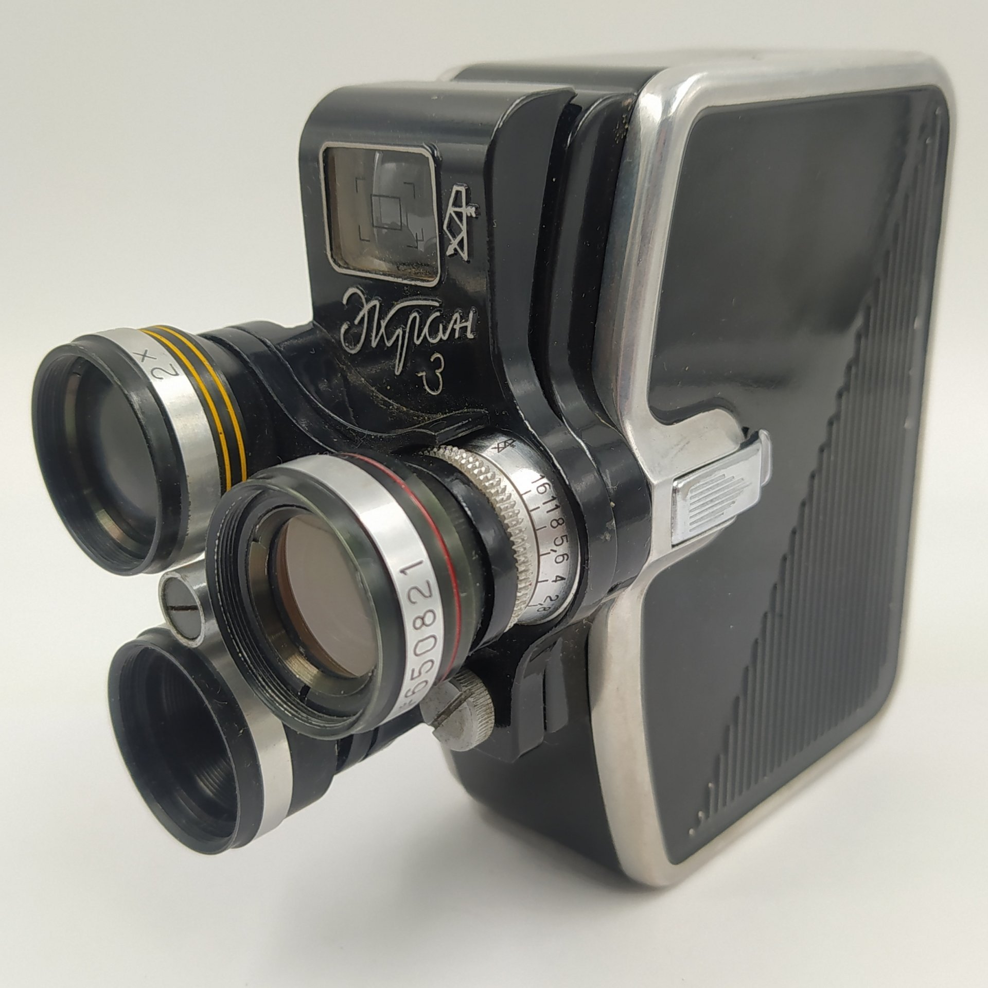 Кинокамера любительская "Экран-4" в кофре, металл, пластик, стекло, кожа, Казанский оптико-механический завод (КОМЗ), СССР, 1965-1969 гг.