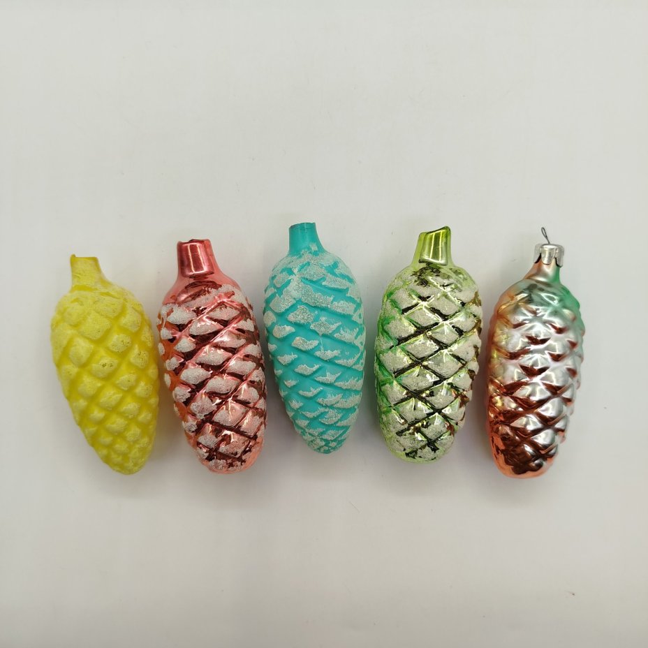 Набор из пяти елочных игрушек "Шишки" в родной упаковке, стекло, картон, метал, Московский завод ёлочных украшений, СССР, 1970-1980 гг.