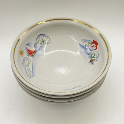 4 суповые тарелки из набора детской посуды "Зимние забавы", автор формы В. Г. Спица, фарфор, деколь, золочение, Тернопольский фарфоровый завод, СССР, 1970-1990 гг.