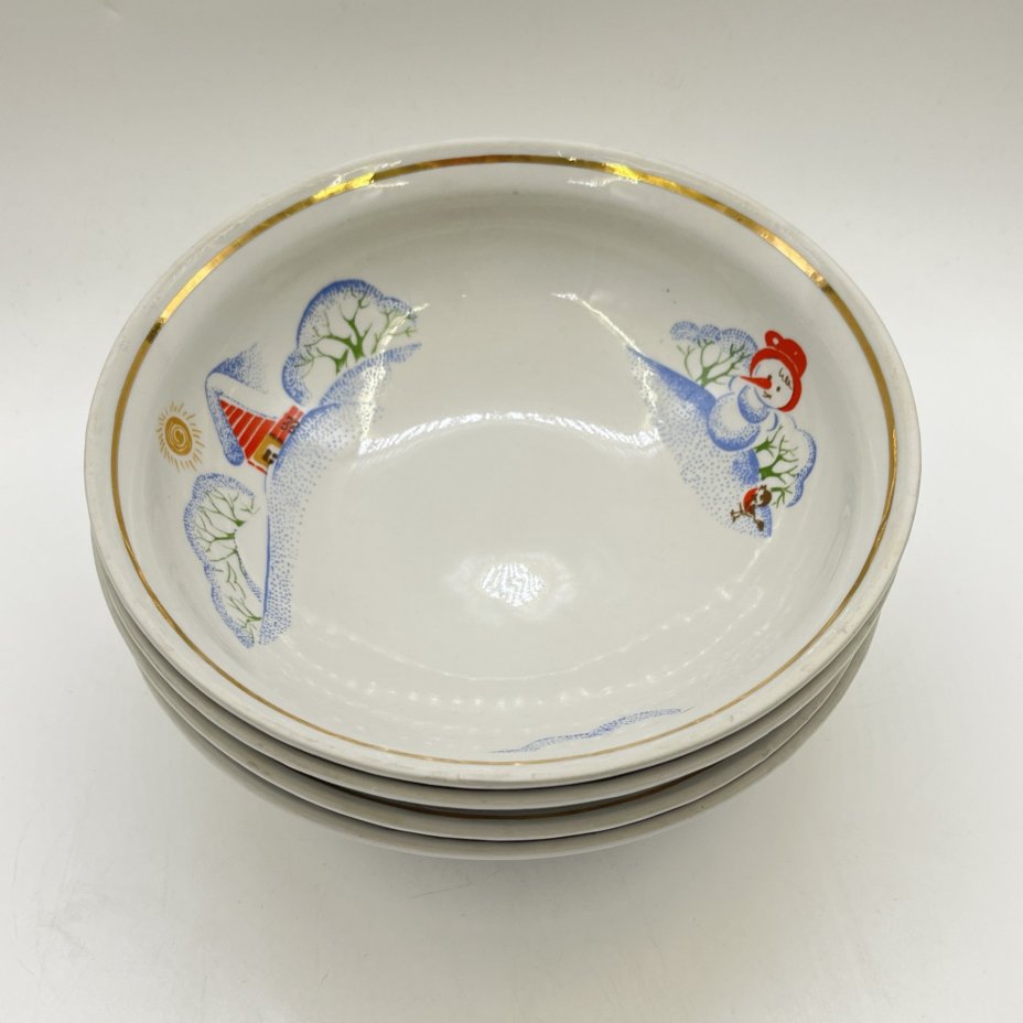 4 суповые тарелки из набора детской посуды "Зимние забавы", автор формы В. Г. Спица, фарфор, деколь, золочение, Тернопольский фарфоровый завод, СССР, 1970-1990 гг.