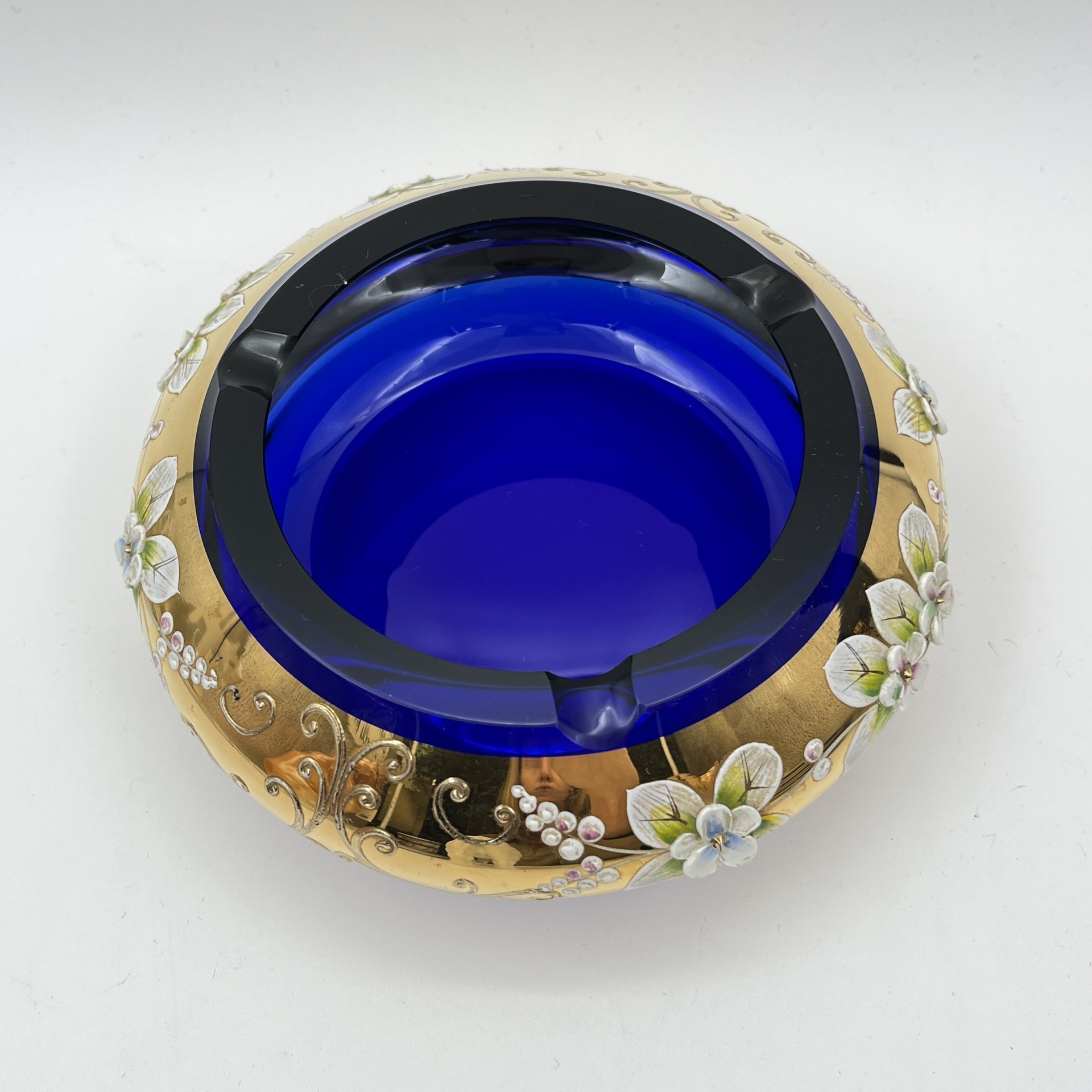 Пепельница с лепным цветочным декором, стекло, роспись, мастика, золочение, Bohemia Crystal (Bohemia Glass), Чехословакия, 1970-1980 гг.