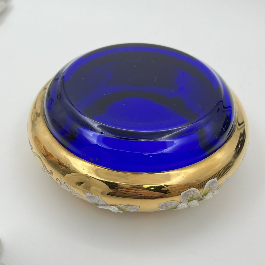 Пепельница с лепным цветочным декором, стекло, роспись, мастика, золочение, Bohemia Crystal (Bohemia Glass), Чехословакия, 1970-1980 гг.