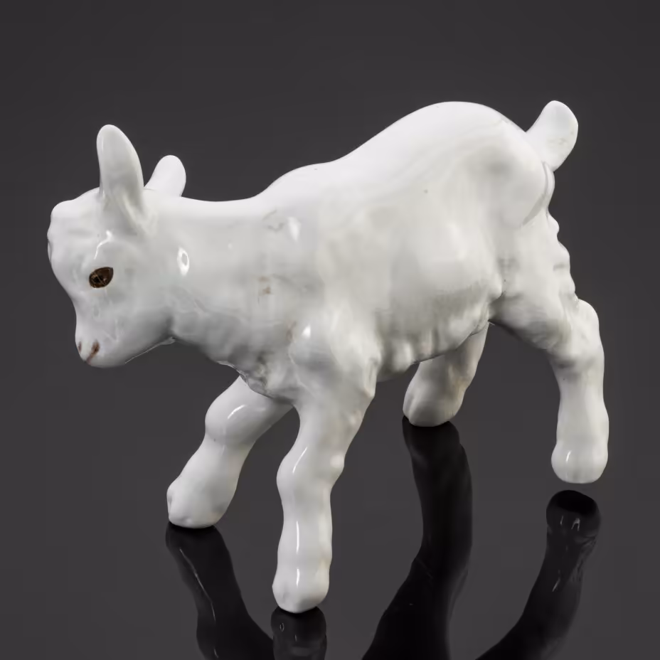Статуэтка "Козленок", скульптор Е. М. Гуревич, Конаковский фаянсовый завод им. М.И. Калинина (ЗиК Конаково)