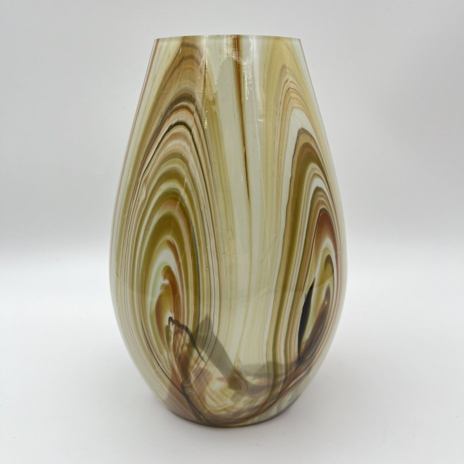 Ваза овоидной формы с разводами в коричнево-желтой гамме на белом фоне, цветное стекло, Ливанский стекольный завод, СССР, 1960-1980 гг.
