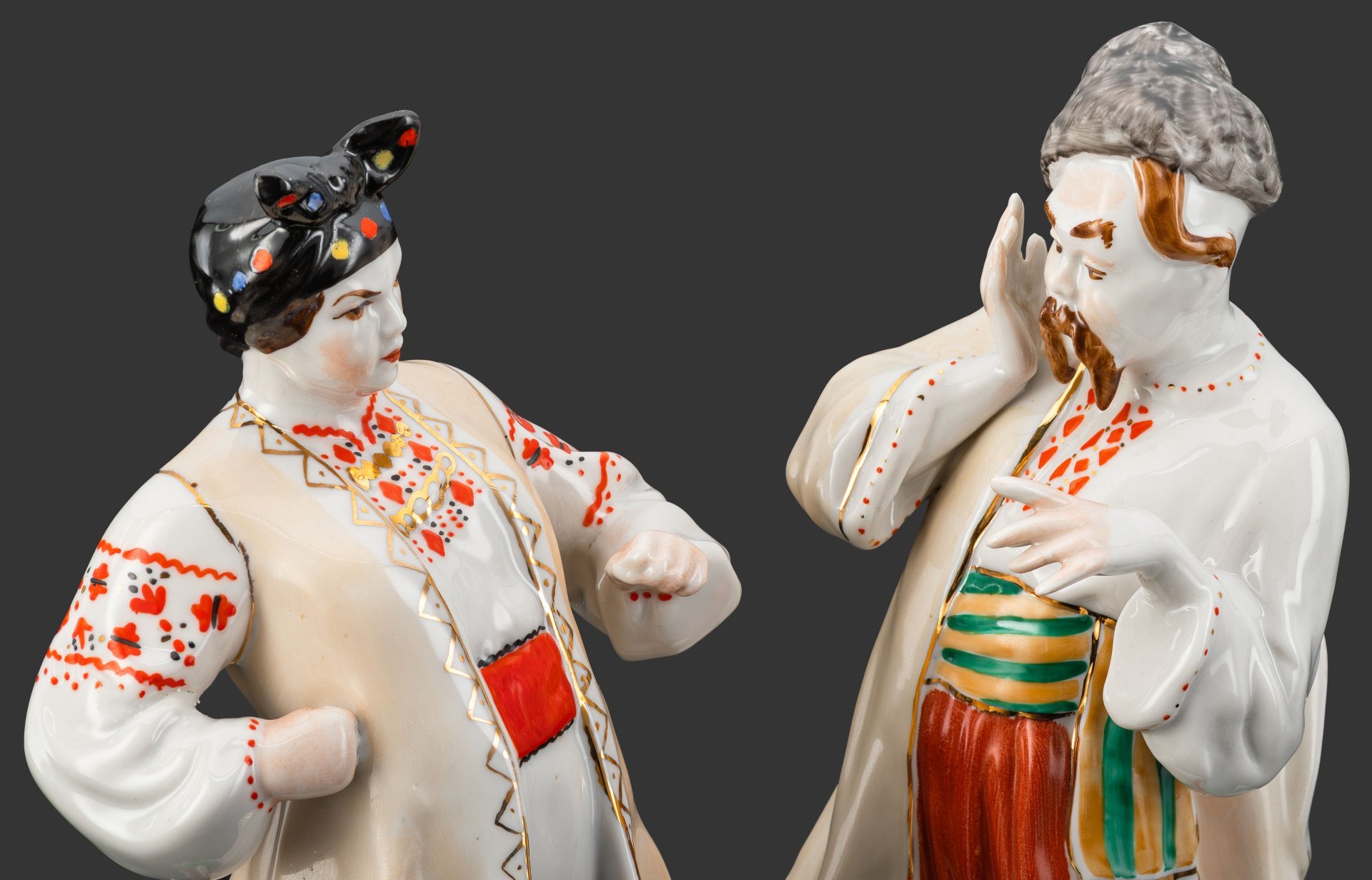 Скульптурная композиция "Одарка и Карась", автор В.И. Щербина, Киевский экспериментальный керамико-художественный завод (КЭКХЗ)